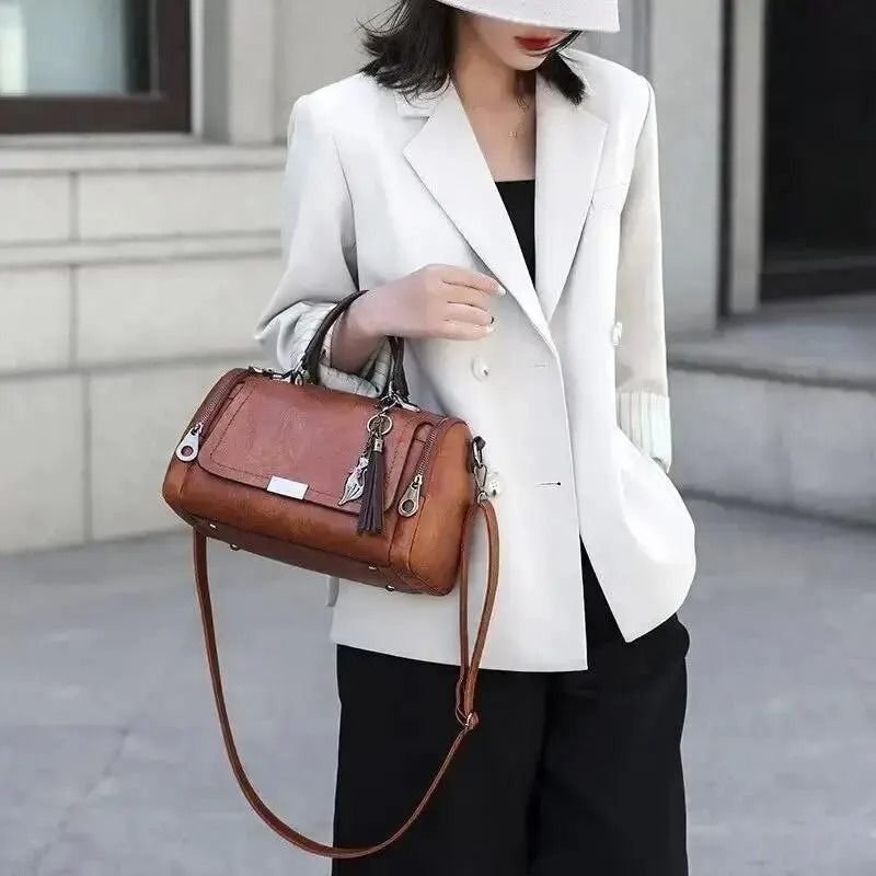 Elegant Tassel Shoulder Handbag with Large Capacity