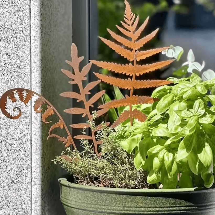3Pcs Rusty Fern Leaves Garden Stakes – Metal Garden Art Decor Outdoor Plant Stake Bouquet for Yard & Home