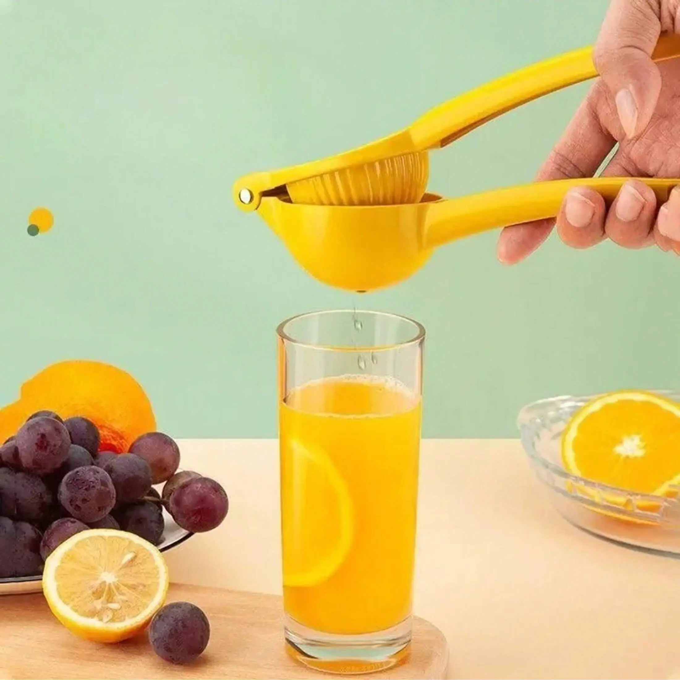 Manual Citrus Juicer Multifunctional Hand Squeezer for Lemon, Orange, Grape Easy Kitchen Gadget.