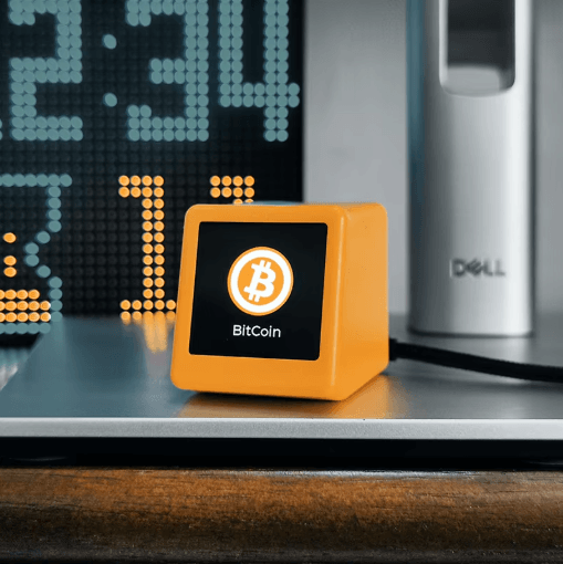 GeekMagic PRO Crypto Price Tracker Display – Real-Time Bitcoin & Stock Desktop Ticker