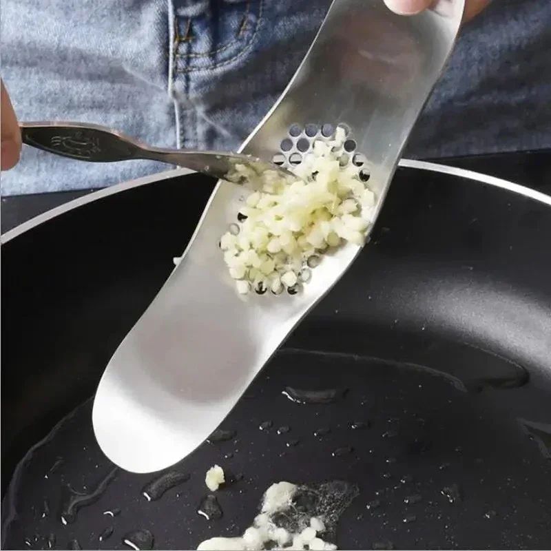 Stainless Steel Garlic Press Crusher – Manual Garlic Mincer for Cooking, Fruit & Vegetable Chopping