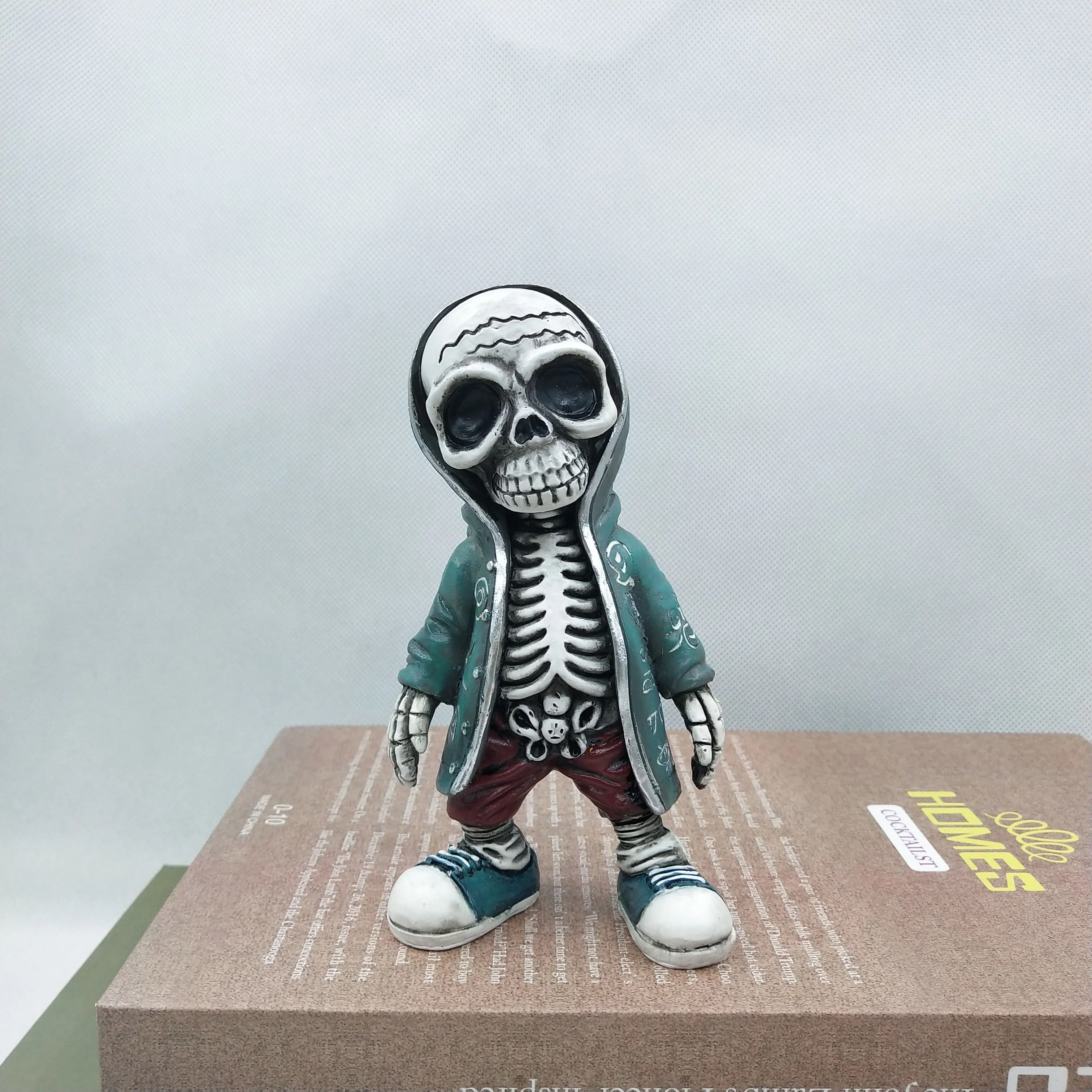 Cool Skeleton Figurine Resin Skull Statue Halloween Desk Decor