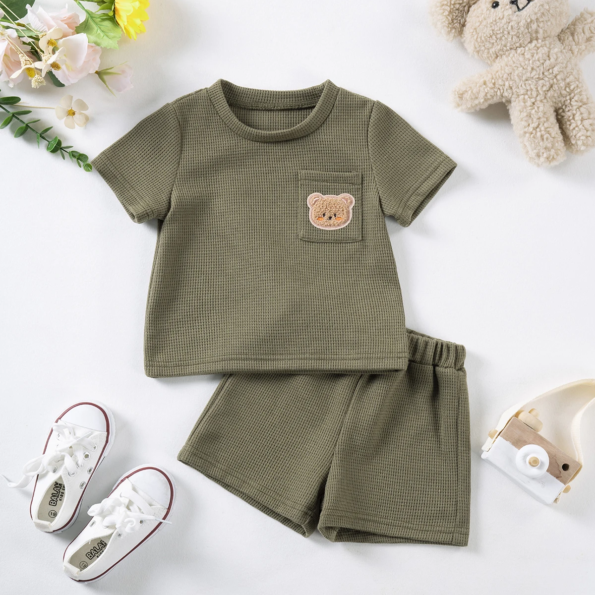 2024 Summer Kids Suit, Toddler Boys, Girls 2-Piece Set with Cute Bear Print, Breathable Short Sleeve Shirt, Comfortable