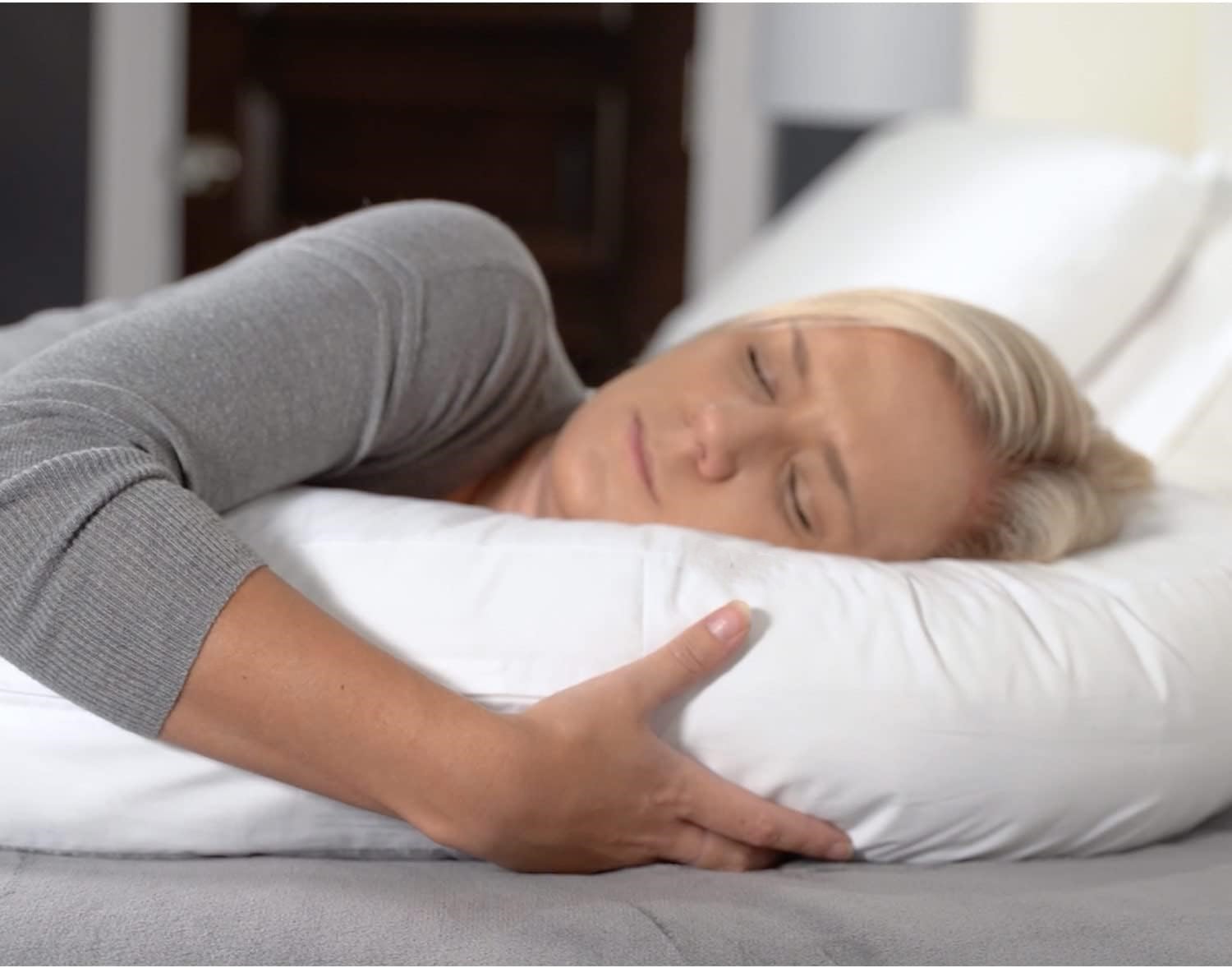 Ultimate Comfort - Orthopedic Side Sleeper Pillow with Ear Hole, Perfect for Fibromyalgia & Arthritis Relief