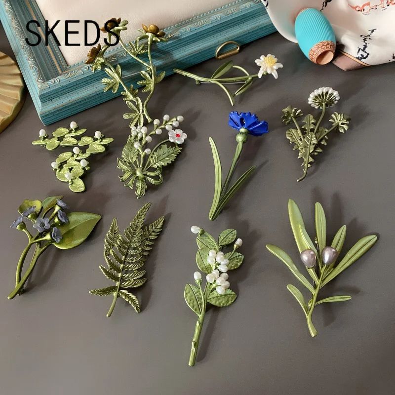 Women Vintage Flower Pearl Brooch Pins, Elegant Palace Enamel Plant Corsage for Wedding Party Jewelry Gift