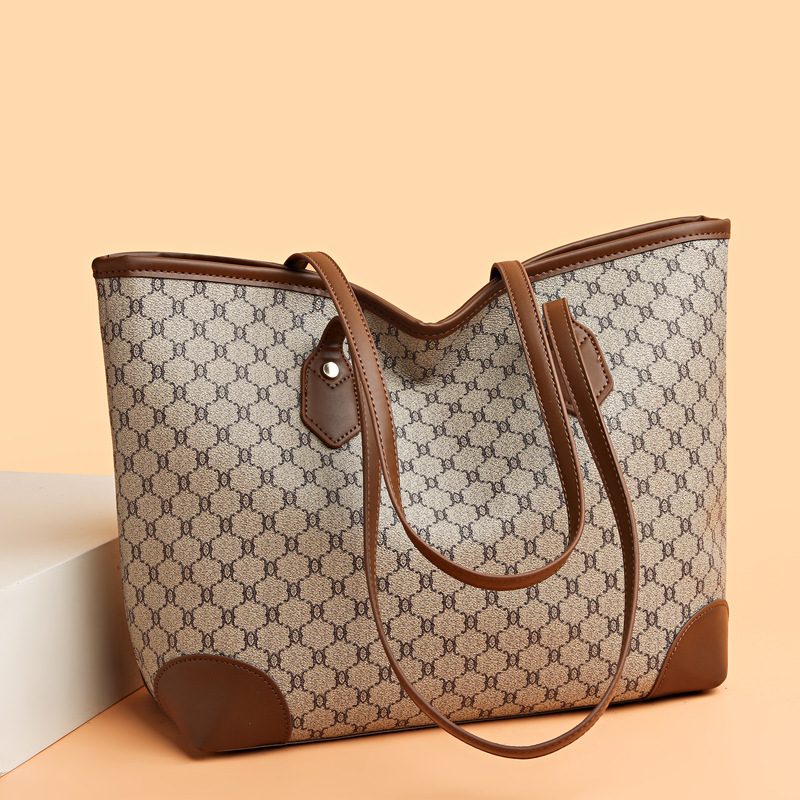 Retro Large Capacity Tote Bag for Women Commuter Shoulder Handbag