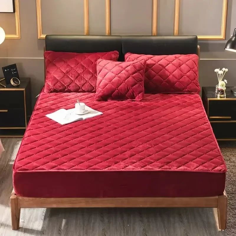 Plush Thickened Crystal Velvet Quilted Mattress Cover
