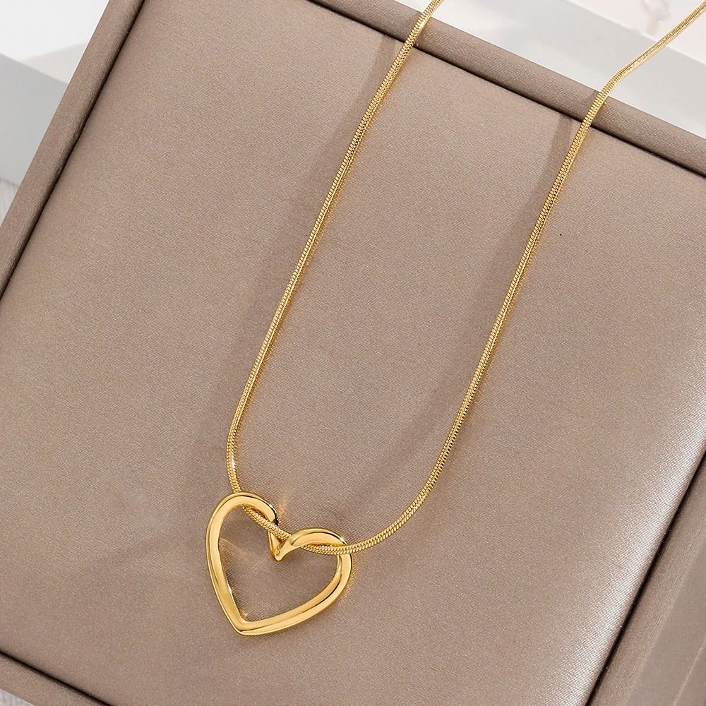 Fashion Twist Heart Pendant Necklace 18K Gold Plated Stainless Steel Chain for Women and Girls
