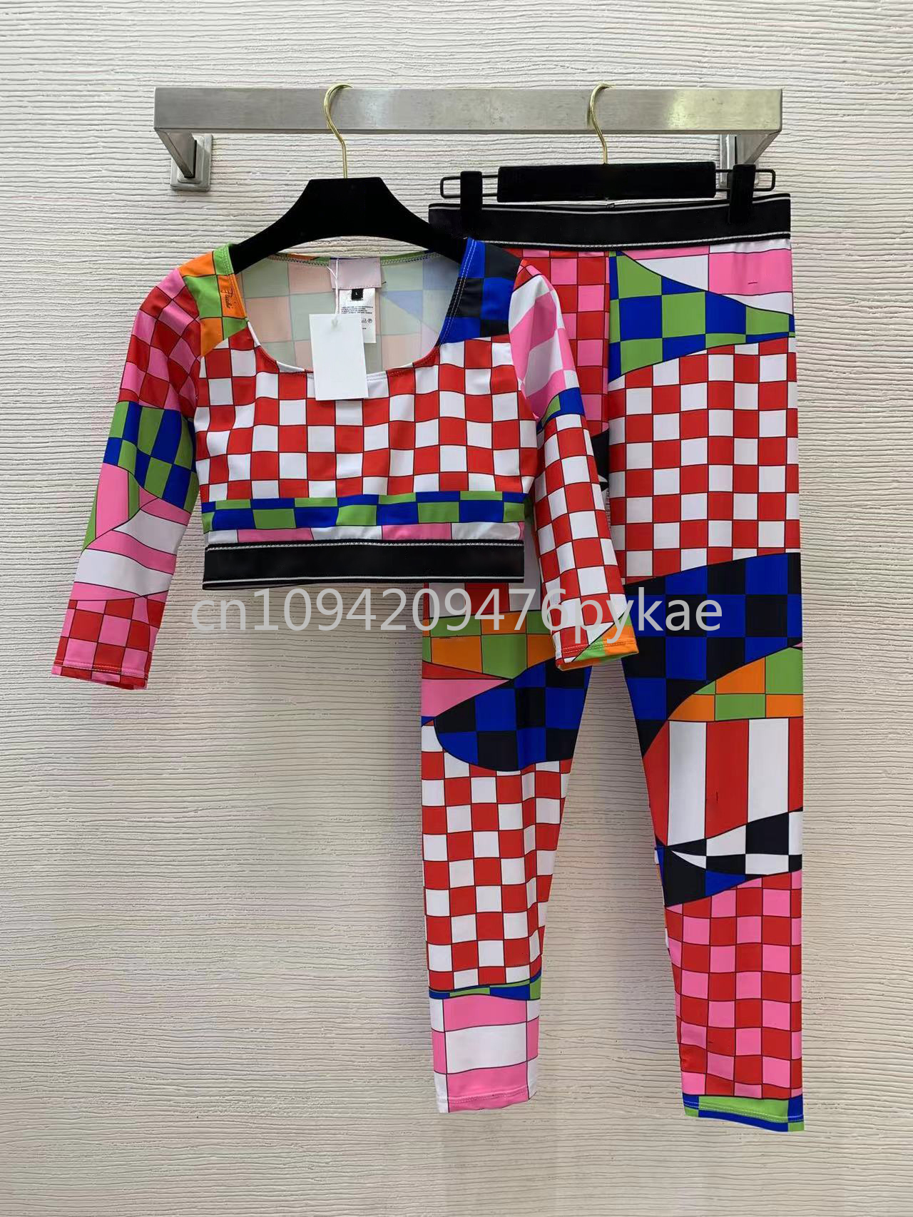 Sexy Women Designer Brand Swimsuit Set for Beach Sports Swimwear and Beach Ready Look