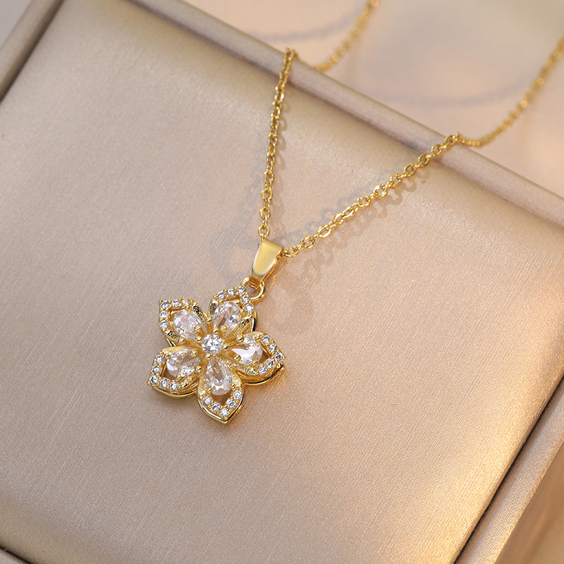 Gold Color Light Chrismas Zircon Flower, Women Pendant Necklace, High Sense Chain Jewelry, Party and Gift Accessory
