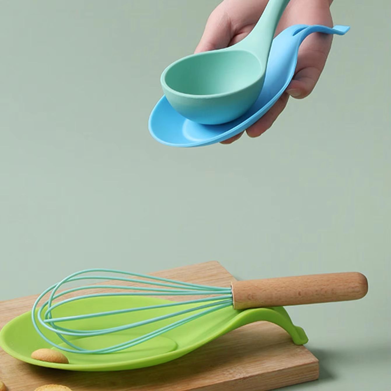 Silicone Insulation Spoon Shelf and Heat-Resistant Placemat – Multi-Use Kitchen Glass Coaster Tray
