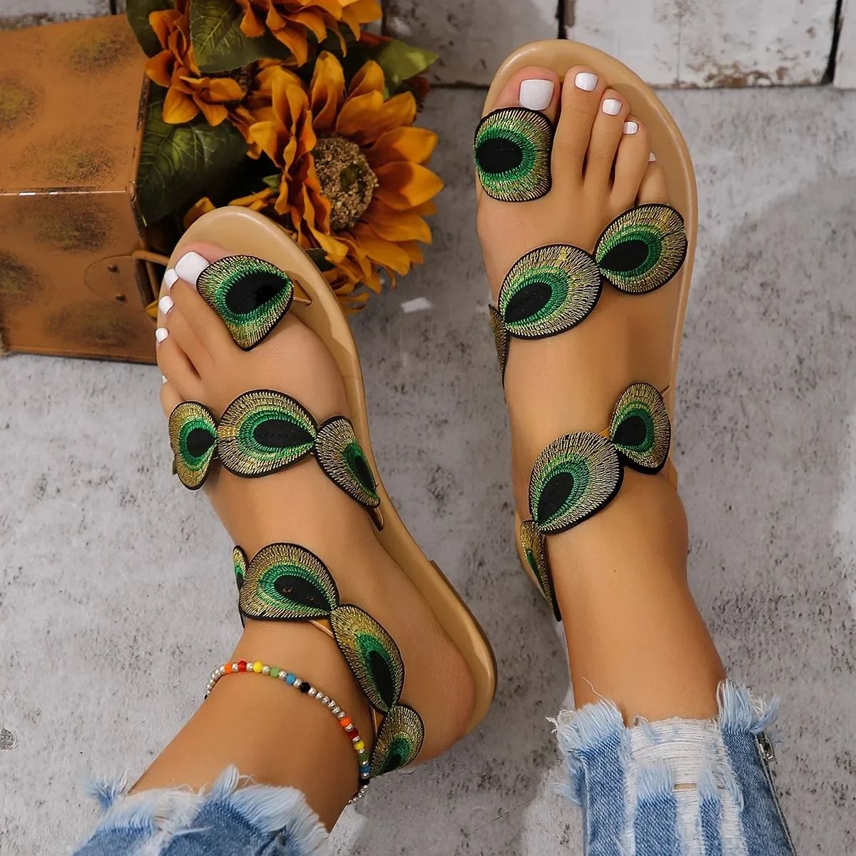 Embroidered Flat Sandals with Floral Design for Summer and Outdoor Wear