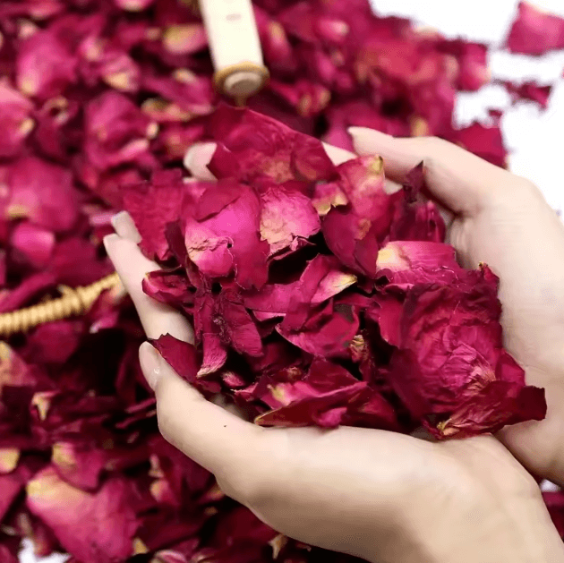 Natural Dried Rose Petals (500g) – Aromatherapy Bath, Spa & Wedding Decor Flowers