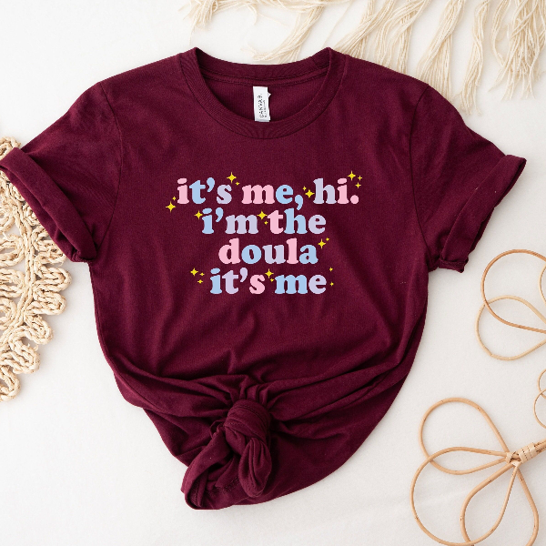 It s Me Hi I m the Doula Shirt Funny Birth Doula & Postpartum Doula Graphic Tee Gift