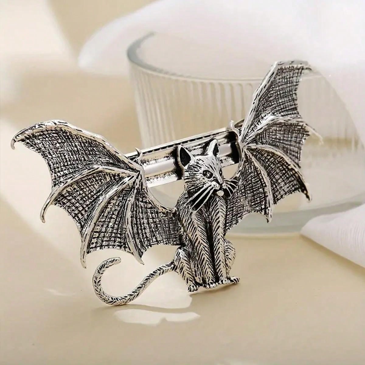 Gothic Flying Cat Hair Clip – Vintage Alloy Barrette for Women, Perfect for Halloween & Cosplay