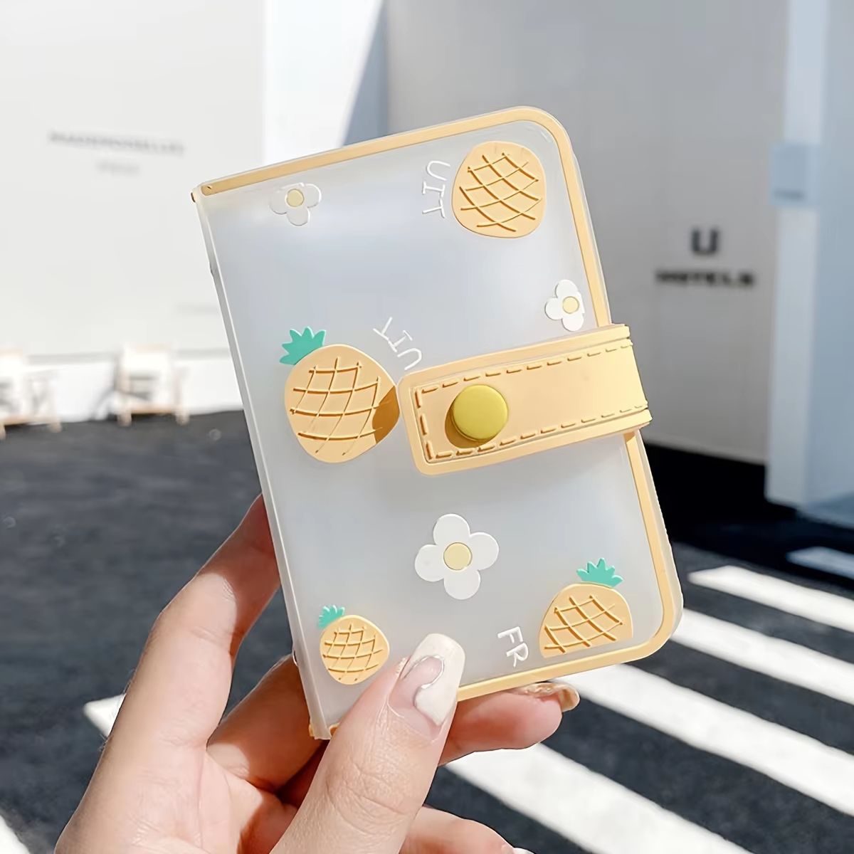 Women's Compact Leather Card Holder – Stylish & Lightweight Everyday Wallet