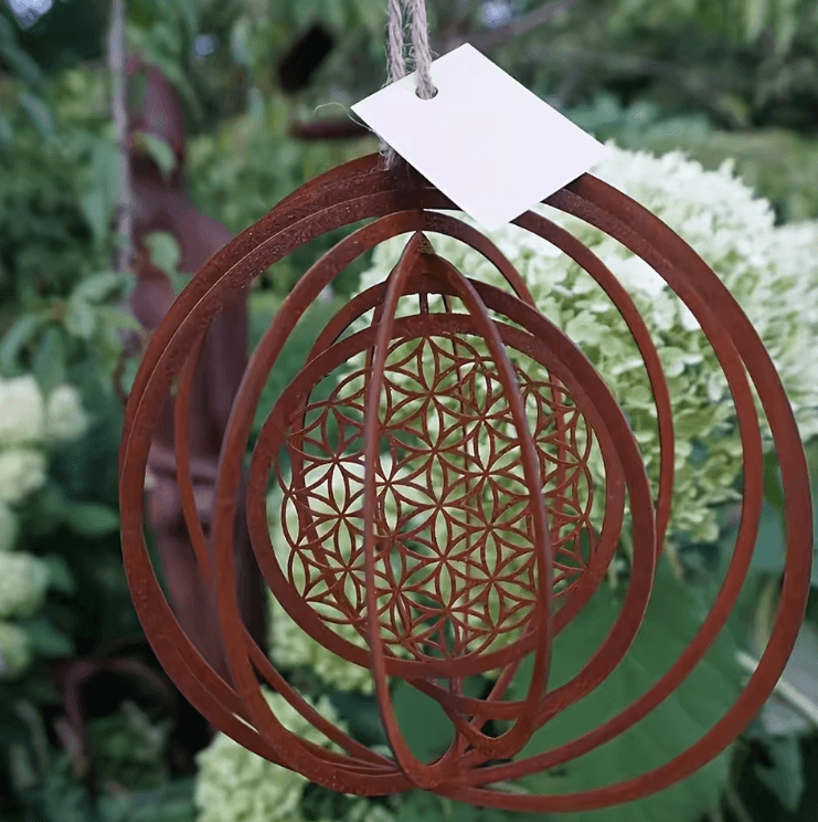 Rustic Metal Spiral Wind Spinner – Vintage Hanging Weather Vane for Outdoor Decor