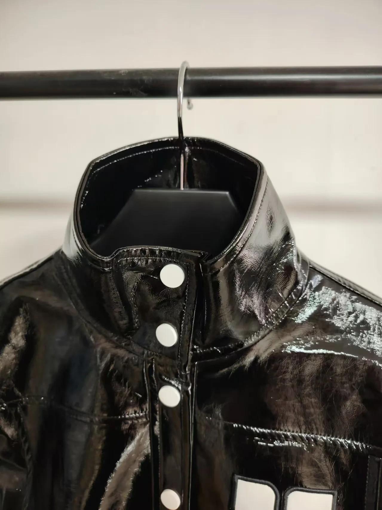 Trendy Luxury French Classic Logo Embossed PU Texture Shiny Leather Jacket Coat Moto Short Jacket Flip Collar Outerwear