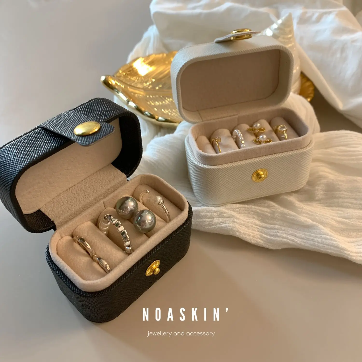 Small Jewelry Organizer Box, Portable Mini Leather Gift Case for Ring Earring Necklace Storage