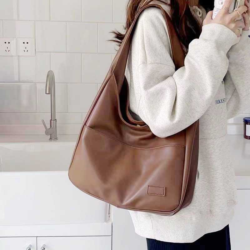 Fashionable Black Leather Tote Bag, Large Capacity, Simple Casual Women's Commuting Bag, Versatile Shoulder Bag