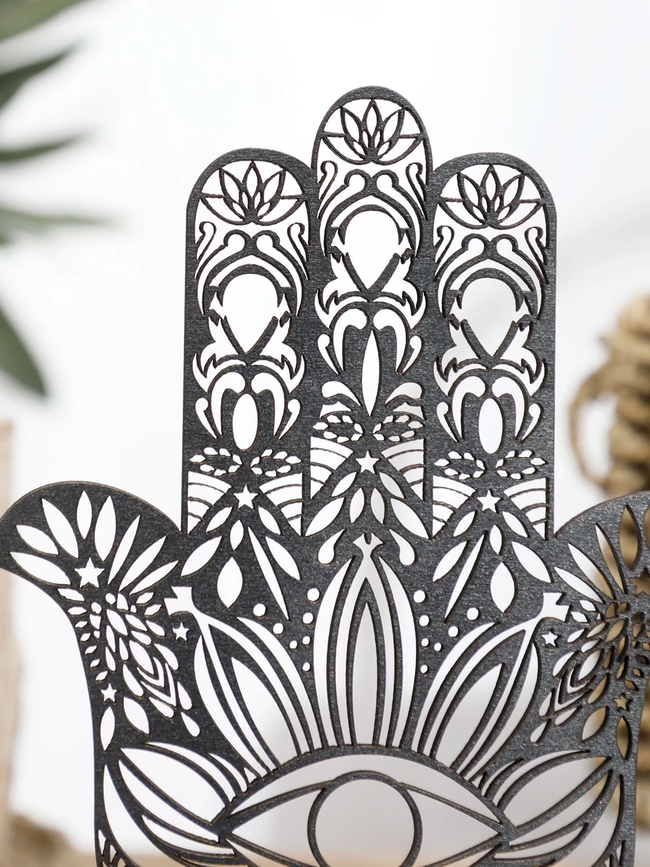 Sacred Narrative Sculpture – High-Definition Hamsa Architectural Desk Ornament