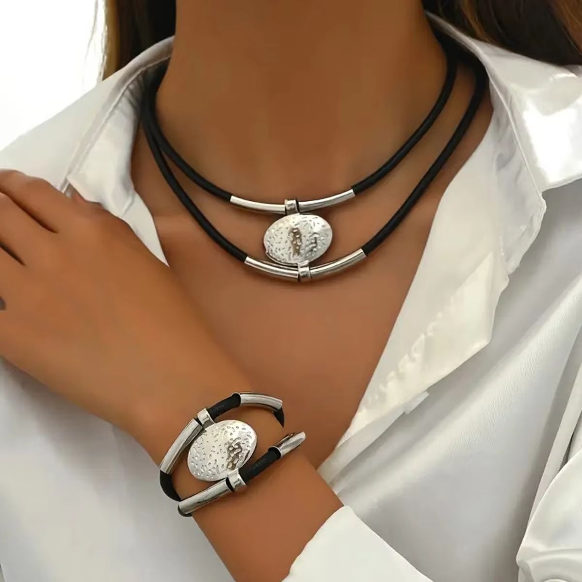Vintage Oval Metal Faux Leather Necklace Bracelet Set For Women