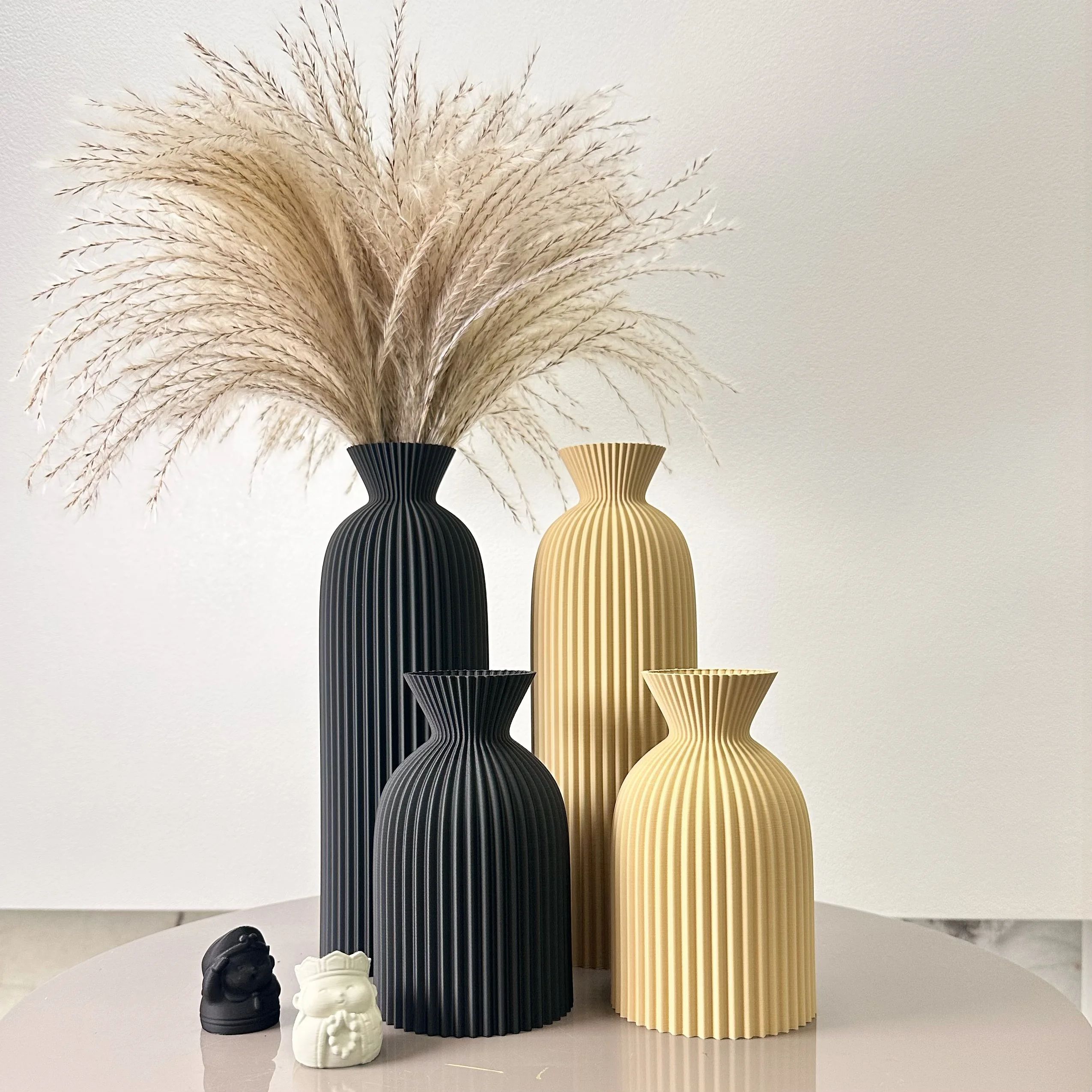 2-Piece Wavy Pattern Art Decorative Vases for Home
