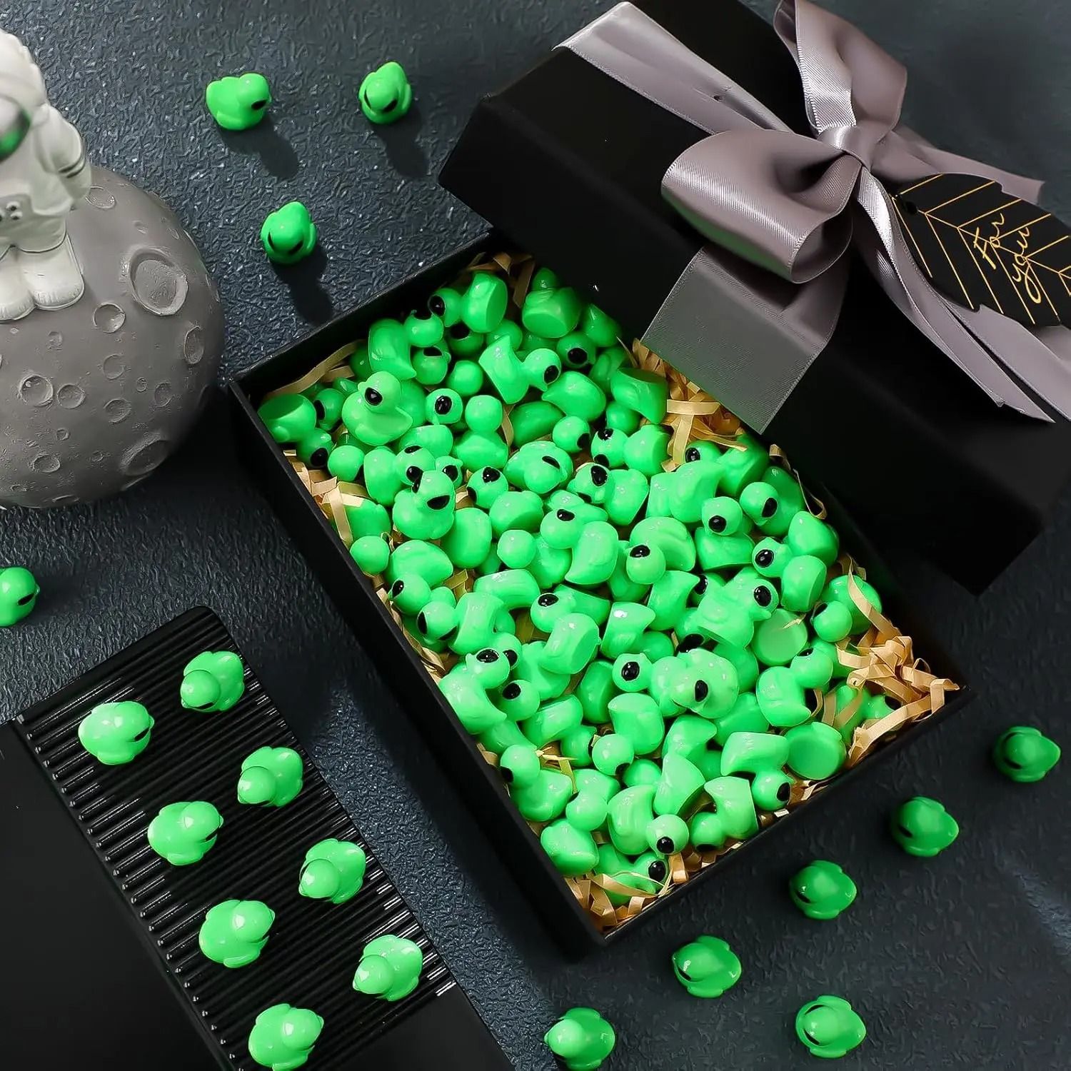 Green Alien Duck Figurines – High-Definition Sci-Fi Micro-Sculptures