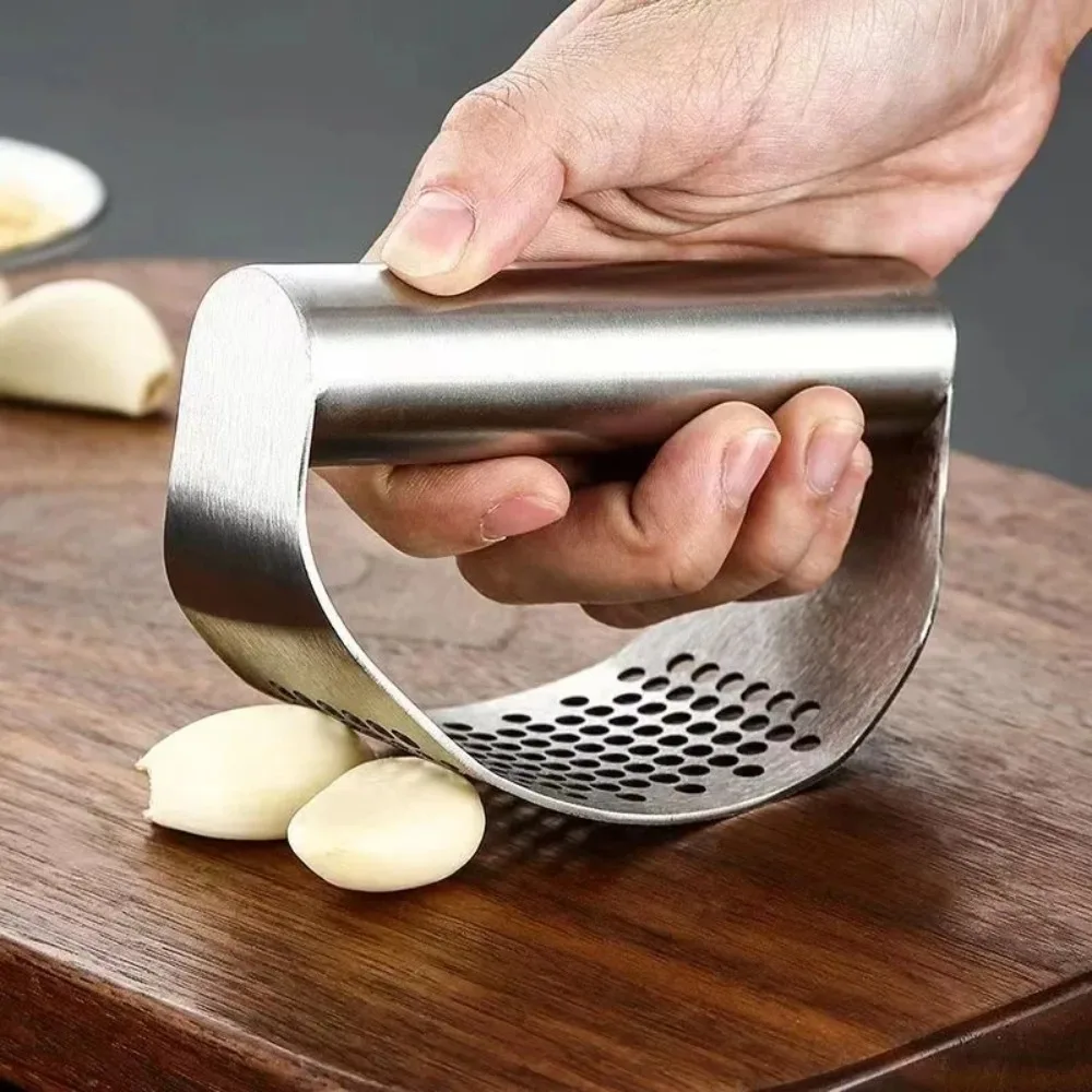 Manual Stainless Steel Garlic Mincer - Effortless Garlic Press for Kitchen Use