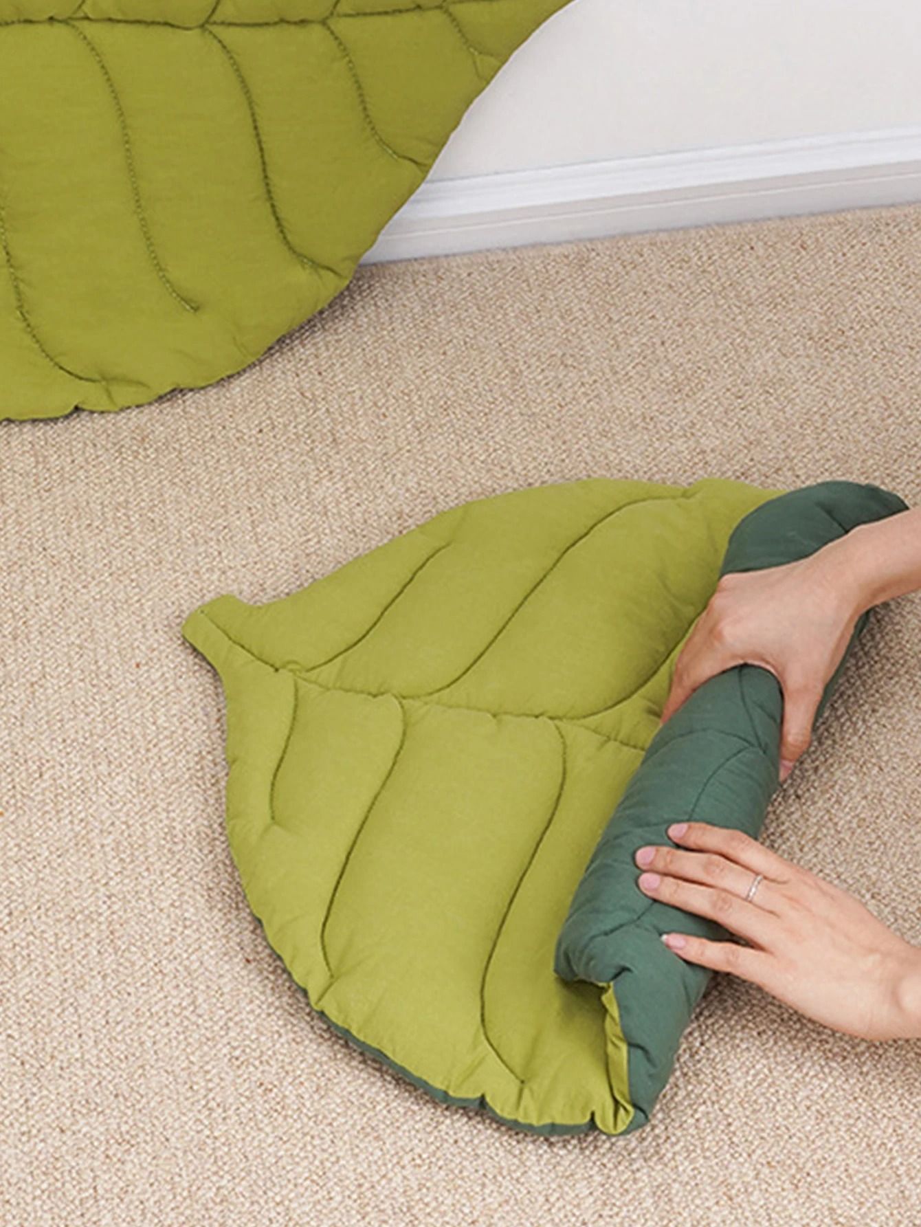 Leaf Shaped Double Sided Cat & Dog Nest Mattress