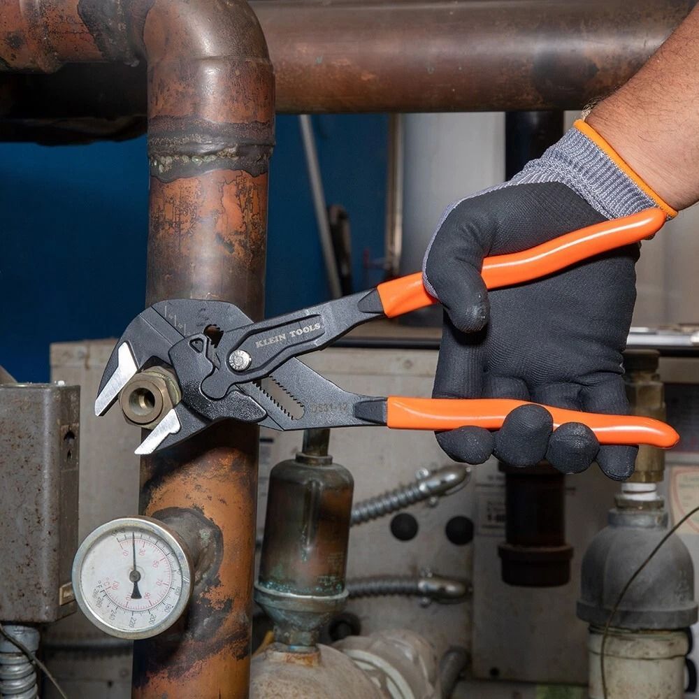 Plier Wrench with Parallel Jaws and Quick Adjust