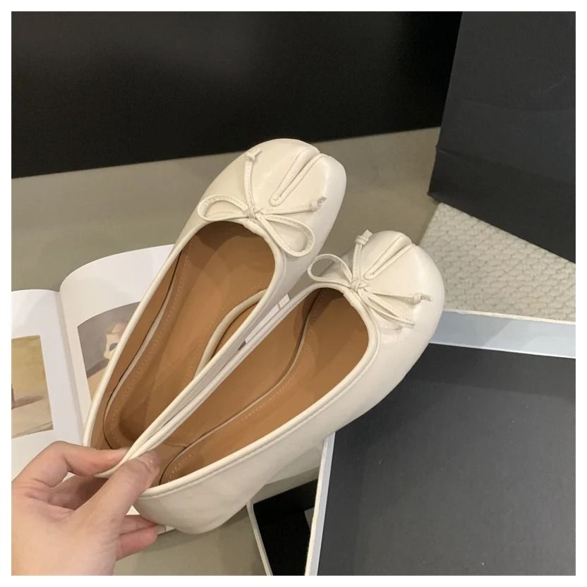 Women's Flats with Soft Ballet Design and Bow Detail