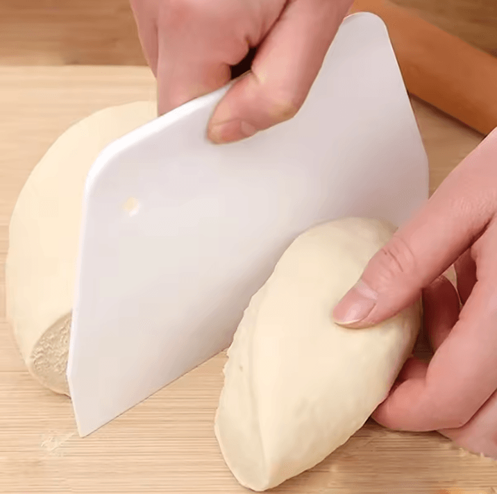 Multipurpose Dough Cutter Bowl Scraper – Multipurpose Pastry Tool and Kitchen Baking Spatula