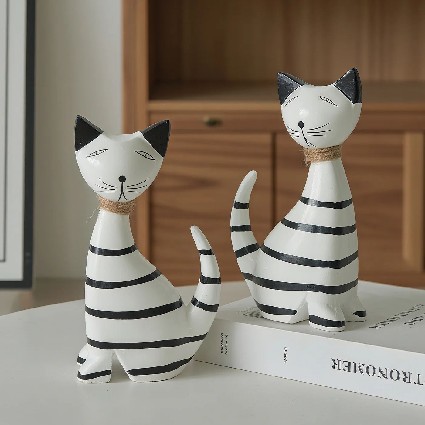 Nordic Wooden Cat Couple Ornament – Striped Kitten Desktop Decoration