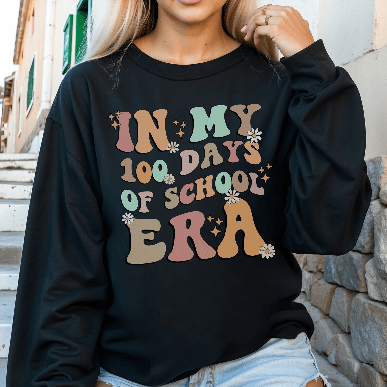 100 Days of School Sweatshirt Retro 100th Day Teacher Shirt Gift Tee
