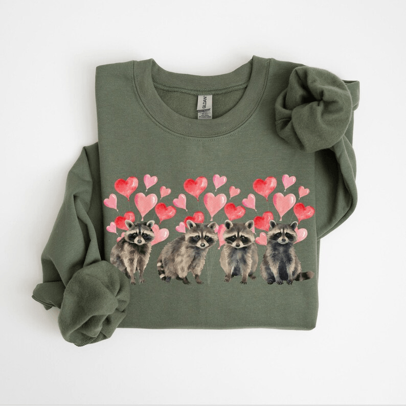 Funny Raccoon Valentine Sweatshirt for Women Heart Lover Crewneck Cute Casual Pullover