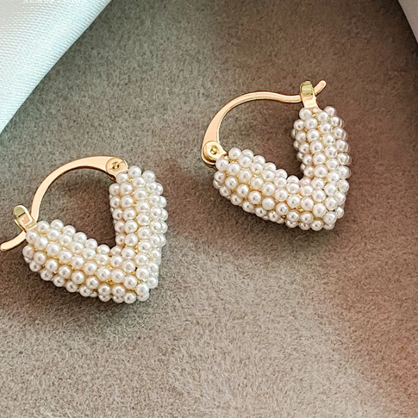 Elegant New Trend Jewelry Pearl Heart Shaped Hoop Earrings for Women Luxury Accessories
