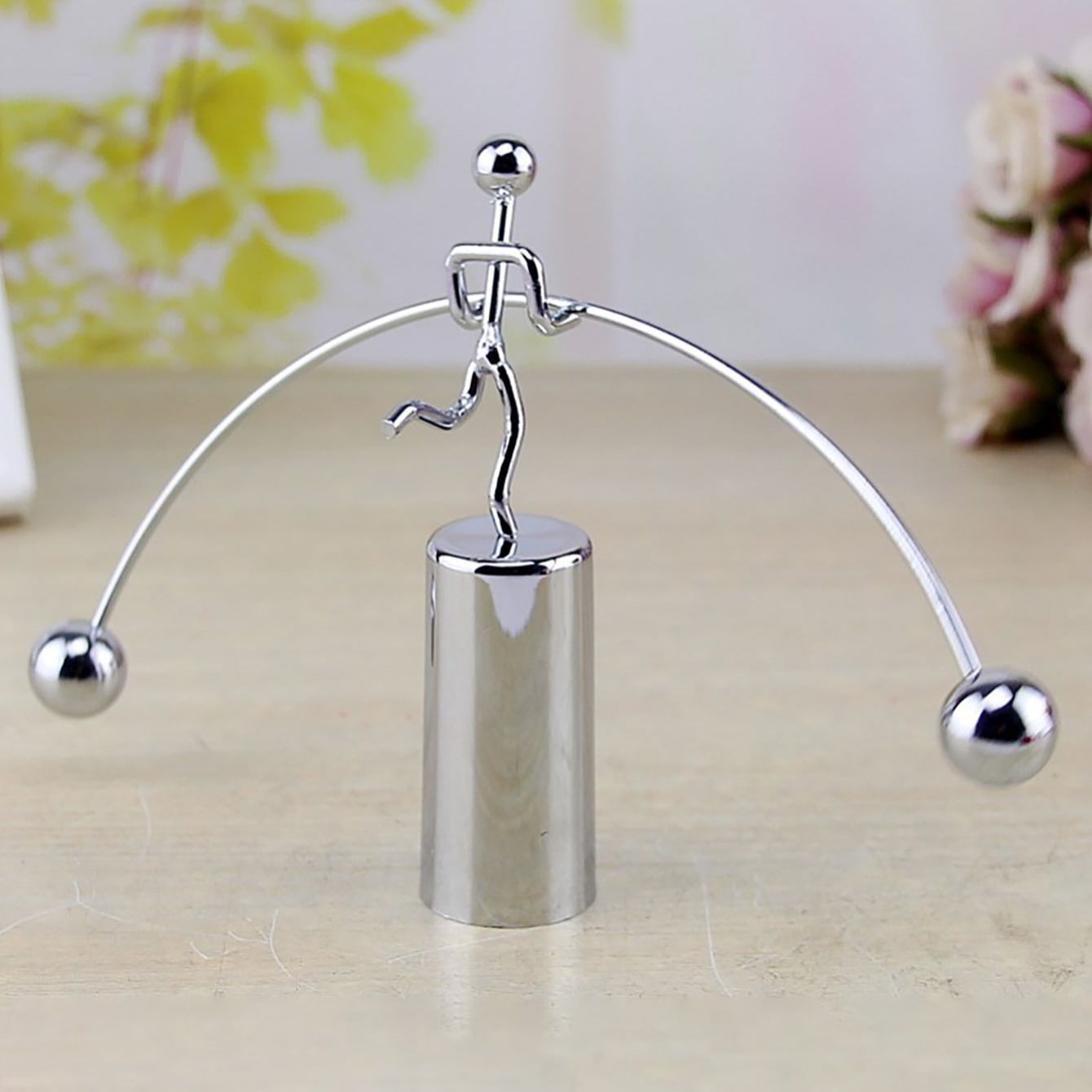 Creative Balance Ball Swing Weightlifting Small Iron Man Fun Tumbler Decoration