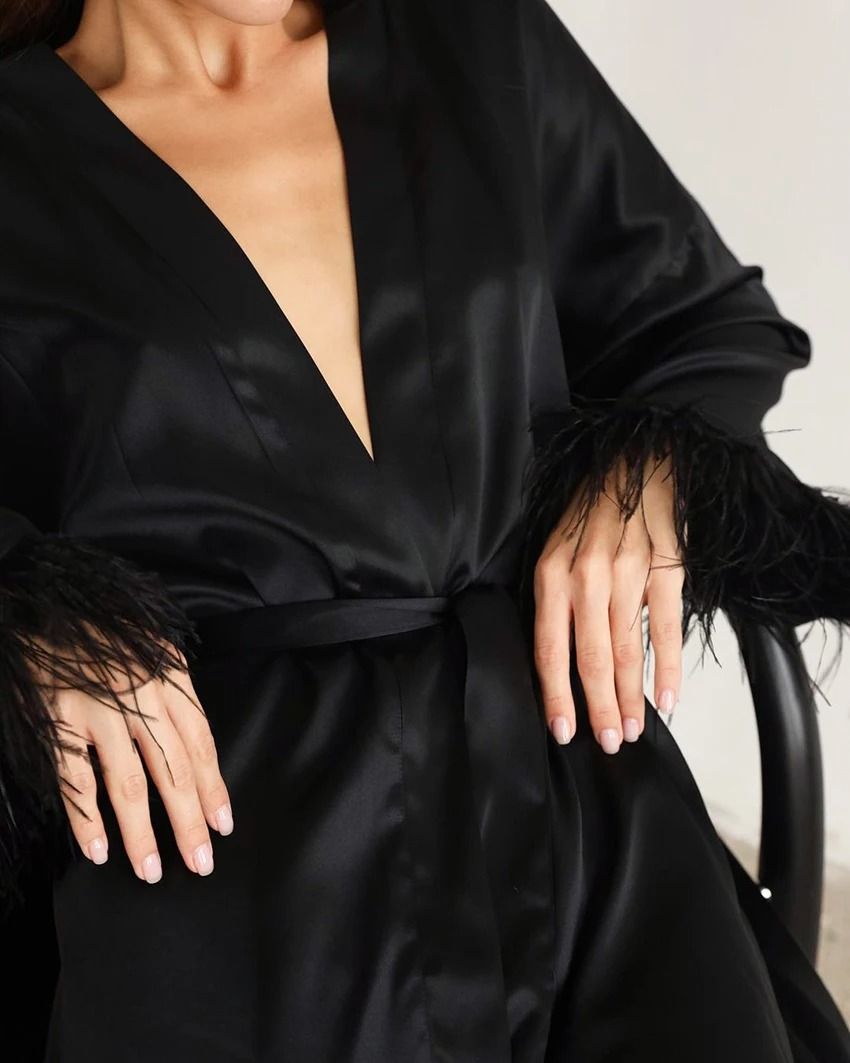 Luxurious Feather-Trimmed Satin Bathrobe – Professional Mini Peignoir & Loose Bridal Wedding Robe