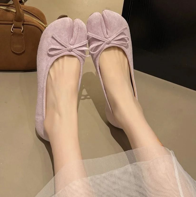 Womens Japanese Style Tabi Leather Flats with Split Toe Design