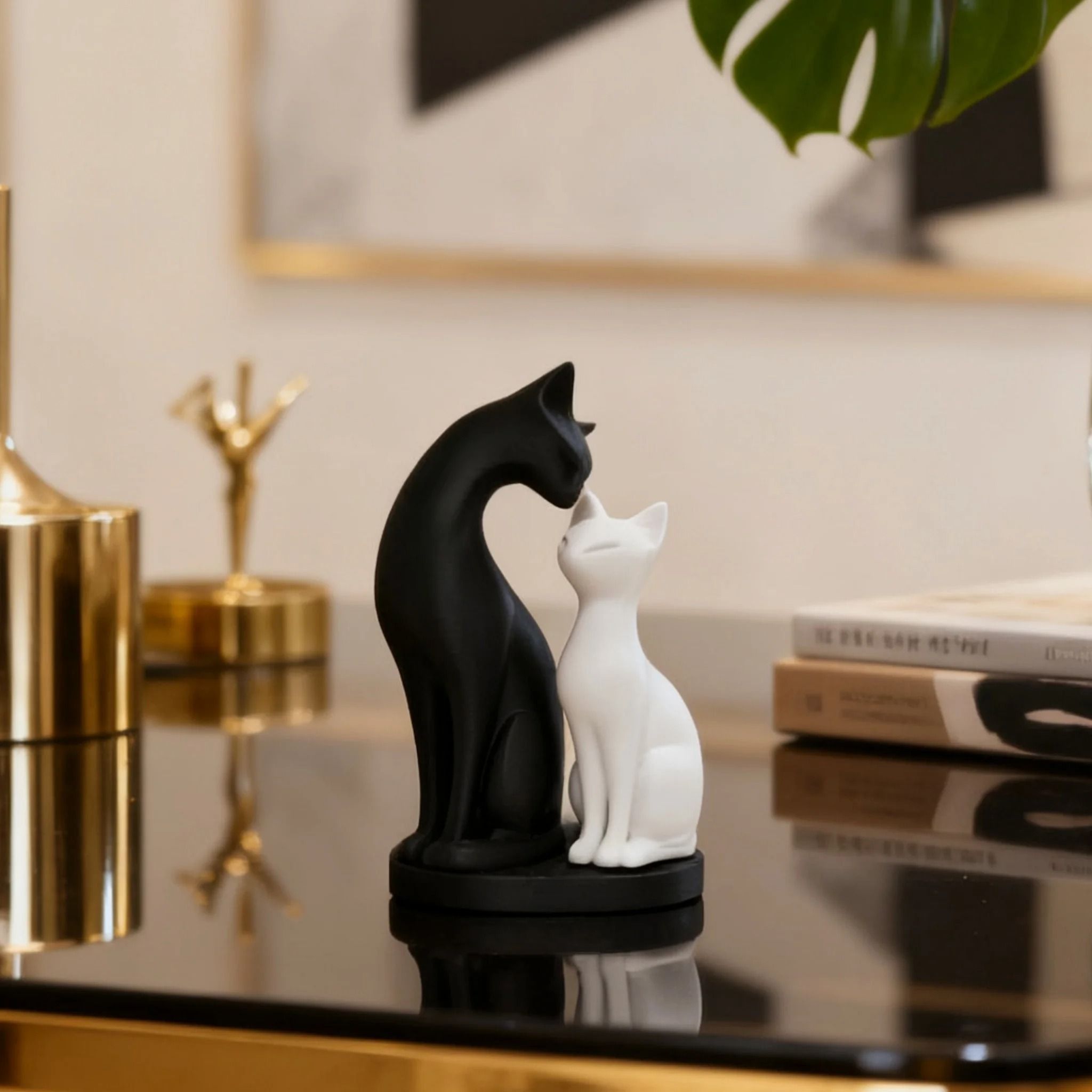 Minimalist Monochromatic Cat Sculpture | High-Fidelity Sculptural Desktop Decor & Modern Home Gallery Accent