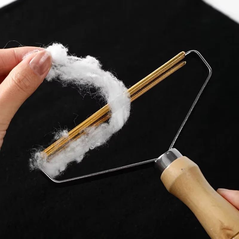 Premium Wooden Lint Remover & Fabric Hairball Remover – Gentle Clothes De-Piller Tool