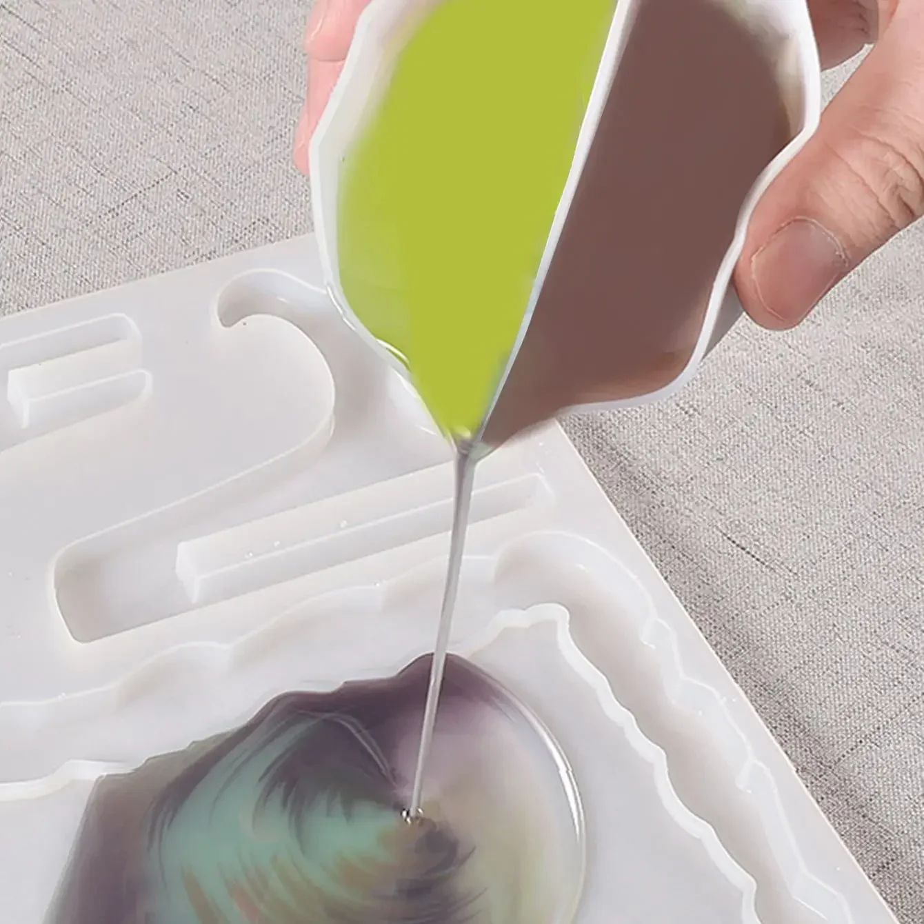 Amazing Fluid Art Silicone Diverter – DIY Liquid Art Craft Dispenser Tool