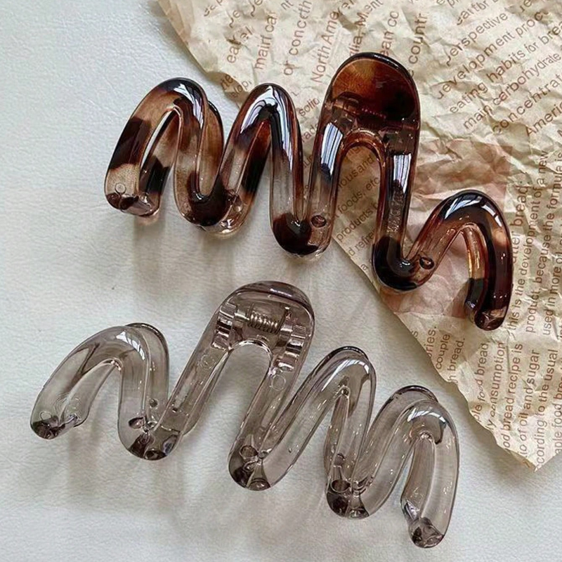 Elegant Amber Brown Wavy High Gloss Hair Clip Lightweight Plastic Accessory