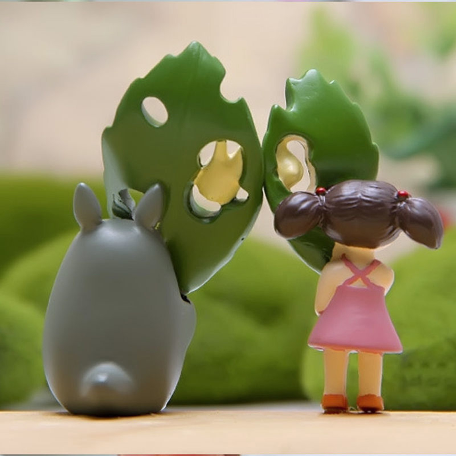 Totoro Leaf Figurine Cute Anime Desk Decor Mini Totoro Statue for Home & Office