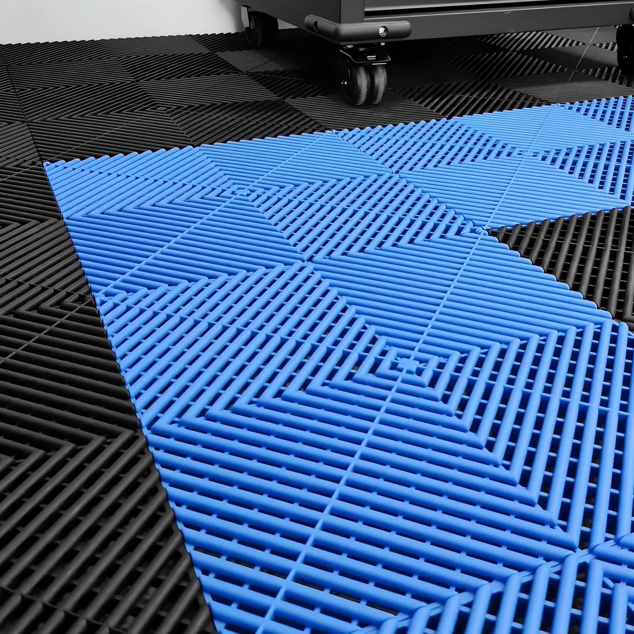 Heavy Duty Interlocking Garage Floor Tiles with Drainage for Car Wash and Outdoor Use