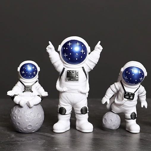 Astronaut Figurine Set Space Desk Decoration Spaceman Statue Decor for Kids and Home