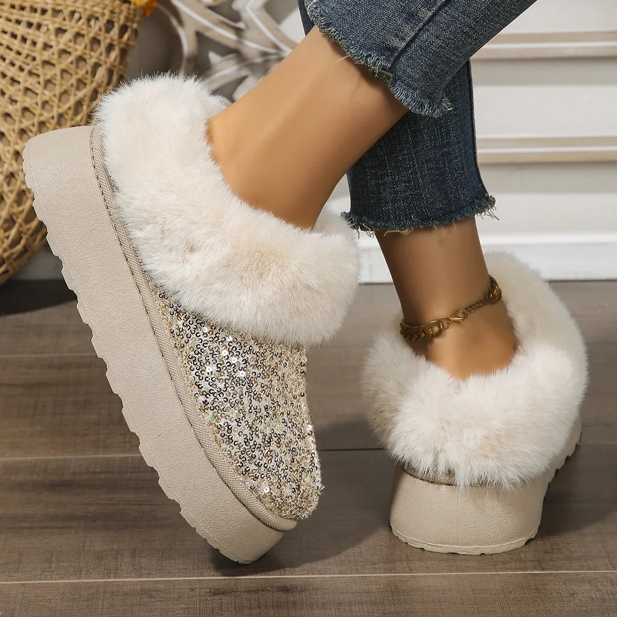 Women's Cozy Fur-Lined Winter Slippers with Plush Platform