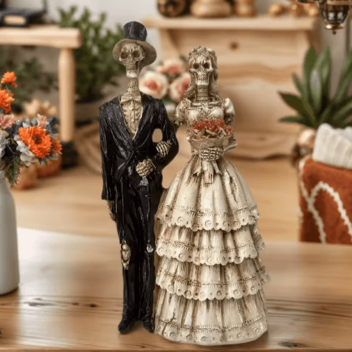 Halloween Skeleton Couple Statue in Vintage Wedding Dress Style
