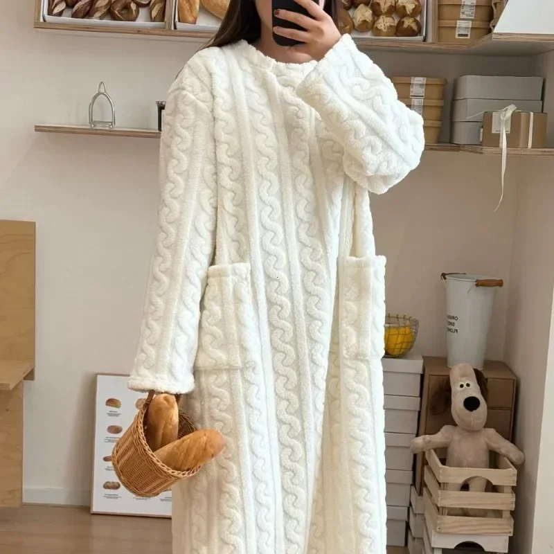 Winter Nightgown for Women, Long Sleeve Flannel Sleepwear, Loose Fit Nightdress with Pockets, Thickened Warm Jacquard